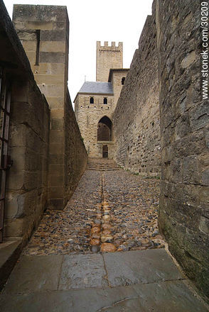 Between ramparts - Region of Languedoc-Rousillon - FRANCE. Photo #30209