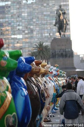 United Buddy Bears by  Eva and Klaus Herlitz at the Independencia square - Department of Montevideo - URUGUAY. Photo #30348
