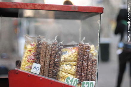 Popcorn, caramel-coated peanuts and others - Department of Montevideo - URUGUAY. Photo #30323