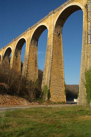 Old railroad bridge - Region of Midi-Pyrénées - FRANCE. Photo #30801