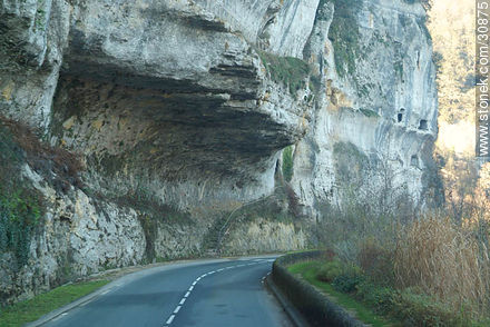 Av. de la Préhistoire - Region of Aquitaine - FRANCE. Photo #30875