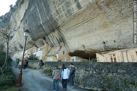 Casas trogloditas bajo la Gan Roca - Aquitania - FRANCIA. Foto No. 30871