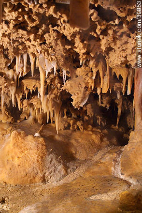 Estalactitas en la gruta de la Gran Roca. Eyzies-de-Tayac-Sireuil - Aquitania - FRANCIA. Foto No. 30853