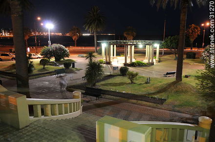 Plaza Gomensoro.  - Departamento de Montevideo - URUGUAY. Foto No. 31270