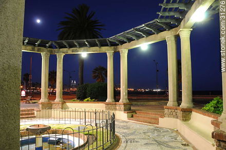 Plaza Gomensoro.  - Departamento de Montevideo - URUGUAY. Foto No. 31276