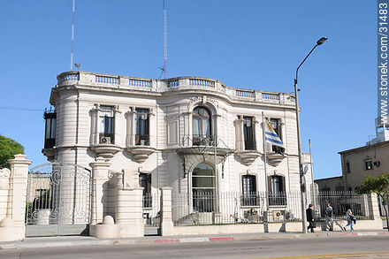 Sede del Ministerio de Defensa Nacional en la Av. 8 de Octubre 2628 y Garibaldi. Edificio 