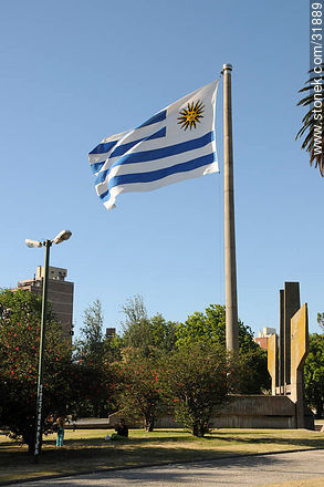 Plaza de la Bandera - Department of Montevideo - URUGUAY. Photo #31889