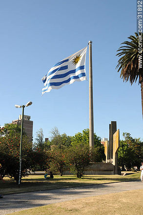 Plaza de la Bandera - Department of Montevideo - URUGUAY. Photo #31892