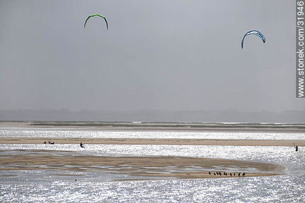 Laguna José Ignacio. Kite surfing. - Punta del Este y balnearios cercanos - URUGUAY. Foto No. 31946
