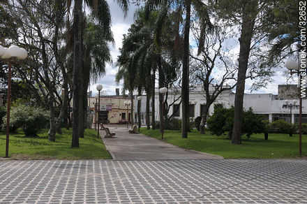 Plaza 19 de abril. - Departamento de Tacuarembó - URUGUAY. Foto No. 32652
