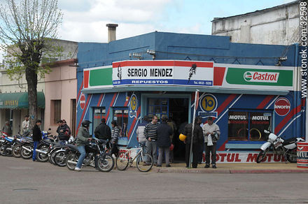Streets of Tacuarembó city. Spare parts store. - Tacuarembo - URUGUAY. Photo #32598