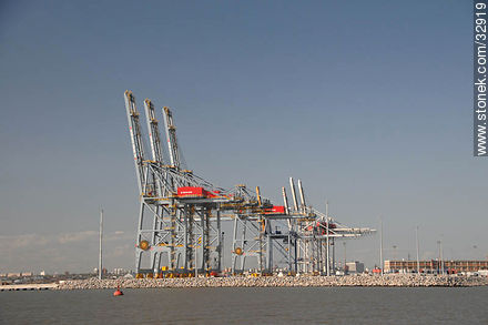 Port of Montevideo - Department of Montevideo - URUGUAY. Photo #32919