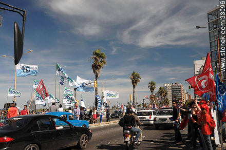 Rambla y Av. Brasil. Publicidad electoral del partido Colorado y Nacional - Departamento de Montevideo - URUGUAY. Foto No. 33096