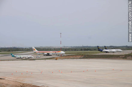 Bombardier Pluna's and Airbus A340 Iberias's planes in the old Carrasco airport (2009) - Department of Canelones - URUGUAY. Photo #33174