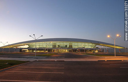 Frente del nuevo aeropuerto internacional de Carrasco - Departamento de Canelones - URUGUAY. Foto No. 33271