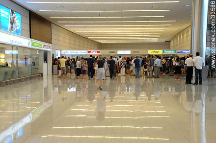 Terminal de llegada de pasajeros en el primer nivel - Departamento de Canelones - URUGUAY. Foto No. 33586