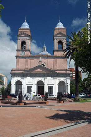 Maldonado square and cathedral - Department of Maldonado - URUGUAY. Photo #33958