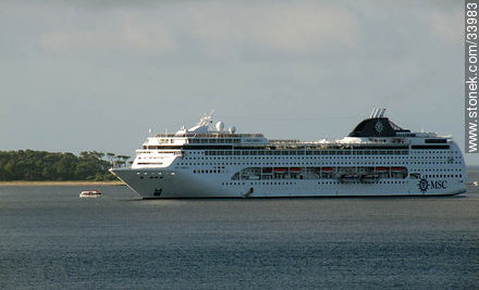 Crucero frente a la Isla Gorriti - Punta del Este y balnearios cercanos - URUGUAY. Foto No. 33983