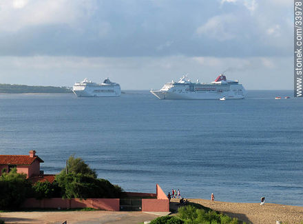Cruises at Punta del Este bay - Punta del Este and its near resorts - URUGUAY. Photo #33978