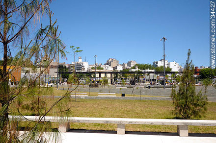 Parque Seregni.  Vista desde la calle Daniel Muñoz. - Departamento de Montevideo - URUGUAY. Foto No. 34427