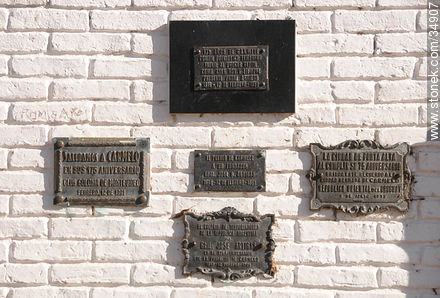 Commemorative plaques in Carmelo - Department of Colonia - URUGUAY. Photo #34907