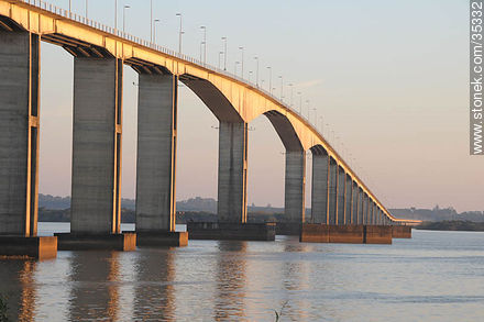 Puente General San Martín que entre Fray Bentos y Puerto Unzué. Uruguay - Argentina. - Departamento de Río Negro - URUGUAY. Foto No. 35332
