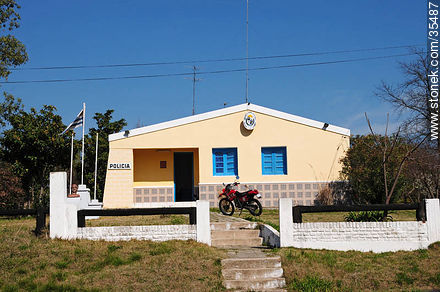 Estación de policía de Los Arrayanes - Departamento de Río Negro - URUGUAY. Foto No. 35487
