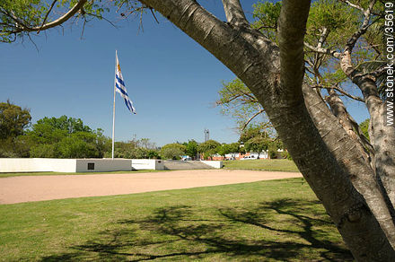Plaza de la Bandera en el Prado de la Piedra Alta - Departamento de Florida - URUGUAY. Foto No. 35619