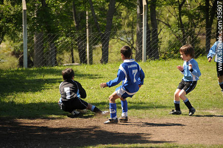Partido de fútbol juvenil - Departamento de Florida - URUGUAY. Foto No. 35607