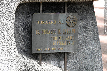 Sarandí square. Tribute to Eduardo Calleri - Durazno - URUGUAY. Photo #35672