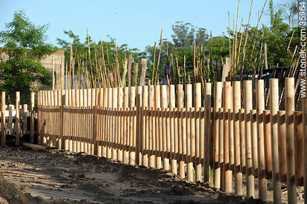 Industria maderera. Construcción de casas de madera. - Departamento de Tacuarembó - URUGUAY. Foto No. 35964
