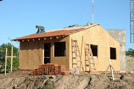 Building a timber house - Tacuarembo - URUGUAY. Photo #35962