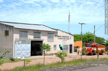 Barra do Quaraí, Brasil. Cuartel de Bomberos. - Departamento de Artigas - URUGUAY. Foto No. 36254