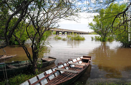Barra do Quaraí, Brasil. Puente carretero sobre el río Cuareim. - Departamento de Artigas - URUGUAY. Foto No. 36247