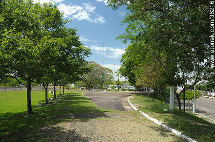 Barra do Quaraí, Brasil. Puesto Fronterizo. - Departamento de Artigas - URUGUAY. Foto No. 36216