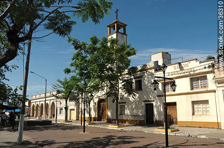 Church and 25 de Agosto Square. - Artigas - URUGUAY. Photo #36310
