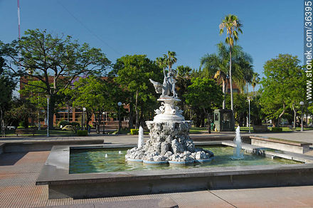 Treinta y Tres Orientales square - Department of Salto - URUGUAY. Photo #36395