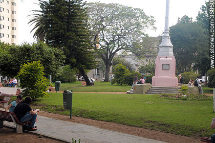 Plaza Gral. Urquiza - Departamento de Salto - URUGUAY. Foto No. 36850