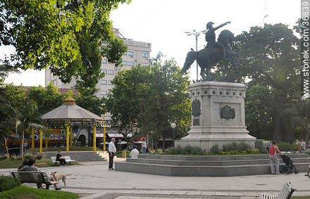 25 de Mayo square - Province of Entre Ríos - ARGENTINA. Photo #36839