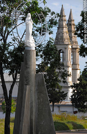 Immigrants square. Don Bosco school domes. - Department of Paysandú - URUGUAY. Photo #37065