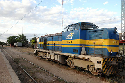 Estación de ferrocarril de Paysandú. Locomotora diesel. - Departamento de Paysandú - URUGUAY. Foto No. 37035