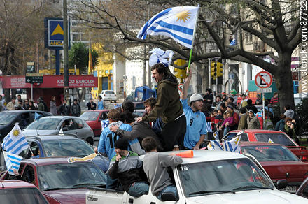 Festejos por el pasaje de Uruguay a los cuartos de final de la Copa del Mundo 2010 -  - URUGUAY. Foto No. 37722