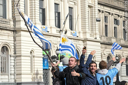 Festejos por el pasaje de Uruguay a los cuartos de final de la Copa del Mundo 2010 -  - URUGUAY. Foto No. 37721