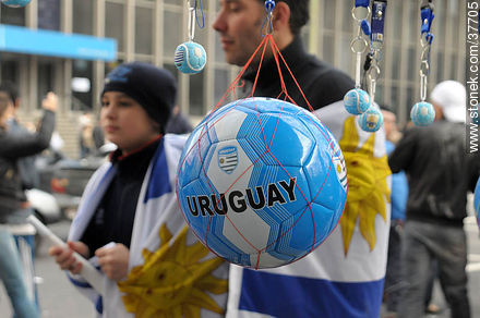 Festejos por el pasaje de Uruguay a los cuartos de final de la Copa del Mundo 2010 -  - URUGUAY. Foto No. 37705