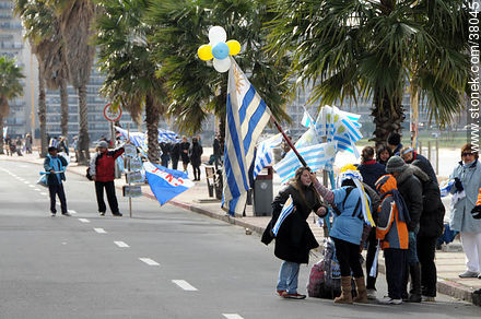 Recibimiento de la Selección Uruguaya de Fútbol en la rambla de Pocitos de Montevideo el 13 de Julio de 2010. -  - URUGUAY. Foto No. 38045
