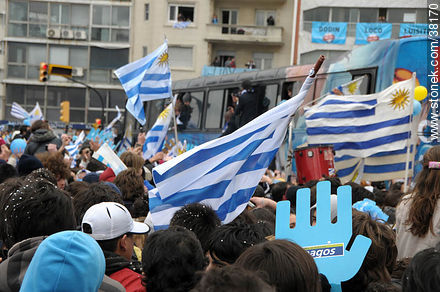 Recibimiento de la Selección Uruguaya de Fútbol en la rambla de Pocitos de Montevideo el 13 de Julio de 2010. -  - URUGUAY. Foto No. 38170