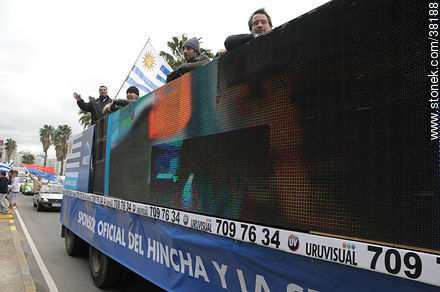 Recibimiento de la Selección Uruguaya de Fútbol en la rambla de Pocitos de Montevideo el 13 de Julio de 2010. -  - URUGUAY. Foto No. 38188