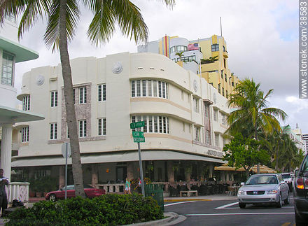 Ocean Drive at South Beach. Cardozo Hotel. - State of Florida - USA-CANADA. Photo #38583