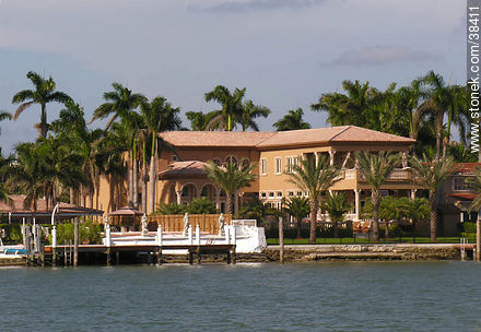 Palm island. Mac Arthur causeway. - State of Florida - USA-CANADA. Photo #38411