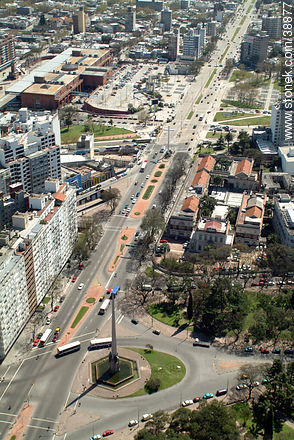 Foto aérea de Bulevar Artigas. Obelisco. Tres Cruces - Departamento de Montevideo - URUGUAY. Foto No. 38877